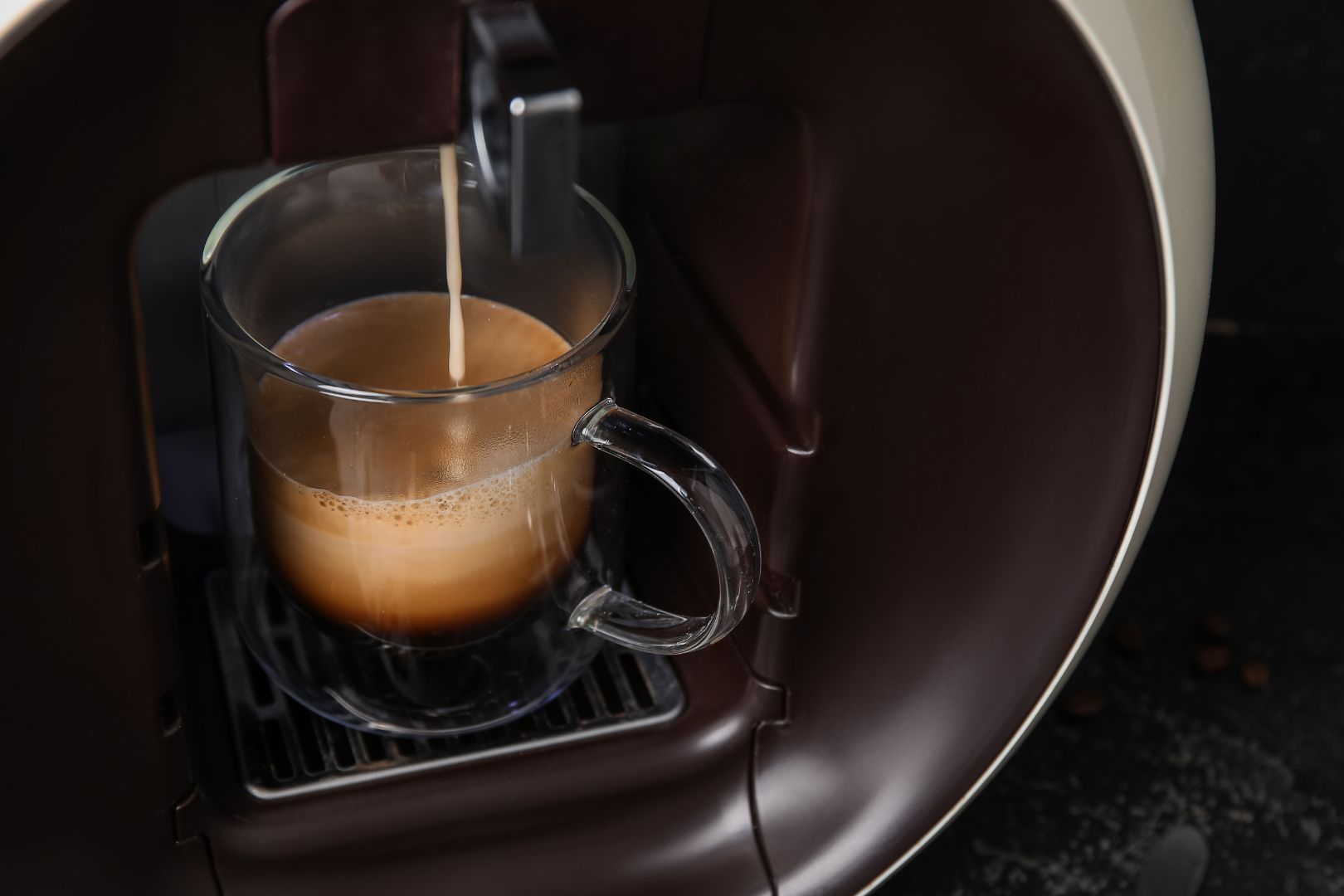 como escolher entre uma cafeteira nespresso e dolce gusto